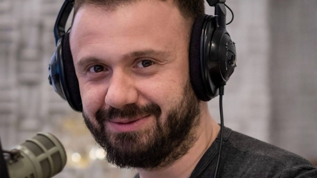 Mehmet Fatih Yeni Şarkılar Keşfediyor, Çalıyor Ve Hit Yapıyor